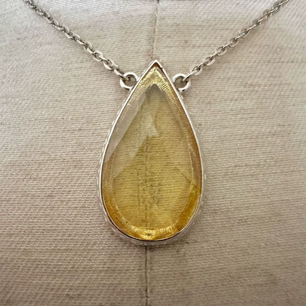 Marlyn Schiff yellow teardrop.pendant necklace